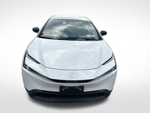 Used 2024 Toyota Prius LE FWD image 8