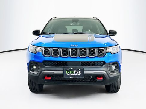 Used 2025 Jeep Compass Trailhawk AWD/4WD image 2