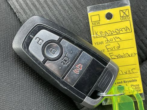 Used 2019 Ford Expedition XLT image 31