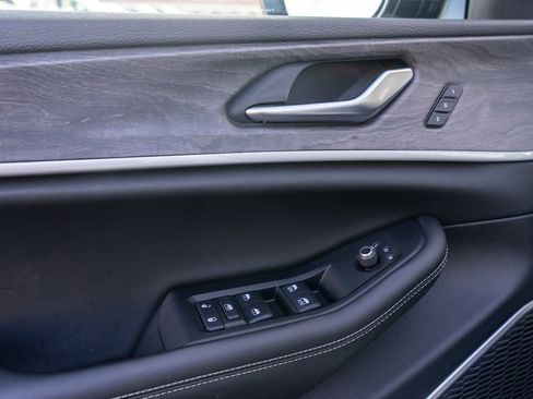 Used 2022 Jeep Grand Cherokee Limited 4xe w/ Luxury Tech Group II image 15