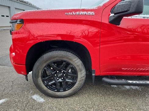 Used 2025 Chevrolet Silverado 1500 Custom image 8