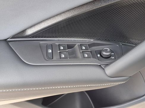 New 2026 Volkswagen Tiguan SE R-Line FWD image 15