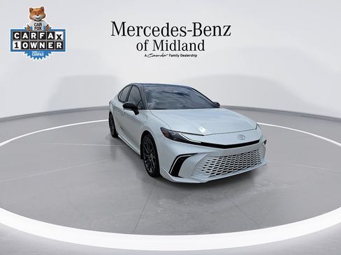 Used 2025 Toyota Camry XSE FWD image 2