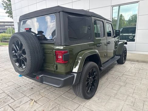 Used 2022 Jeep Wrangler Unlimited Sahara AWD/4WD image 3