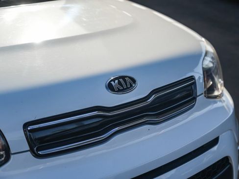 Used 2017 Kia Soul + FWD image 4