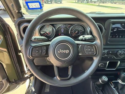 Used 2022 Jeep Wrangler Unlimited Sport AWD/4WD image 19
