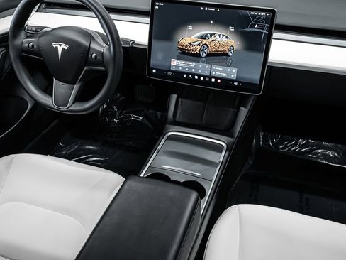 Used 2023 Tesla Model 3 Standard Range image 25