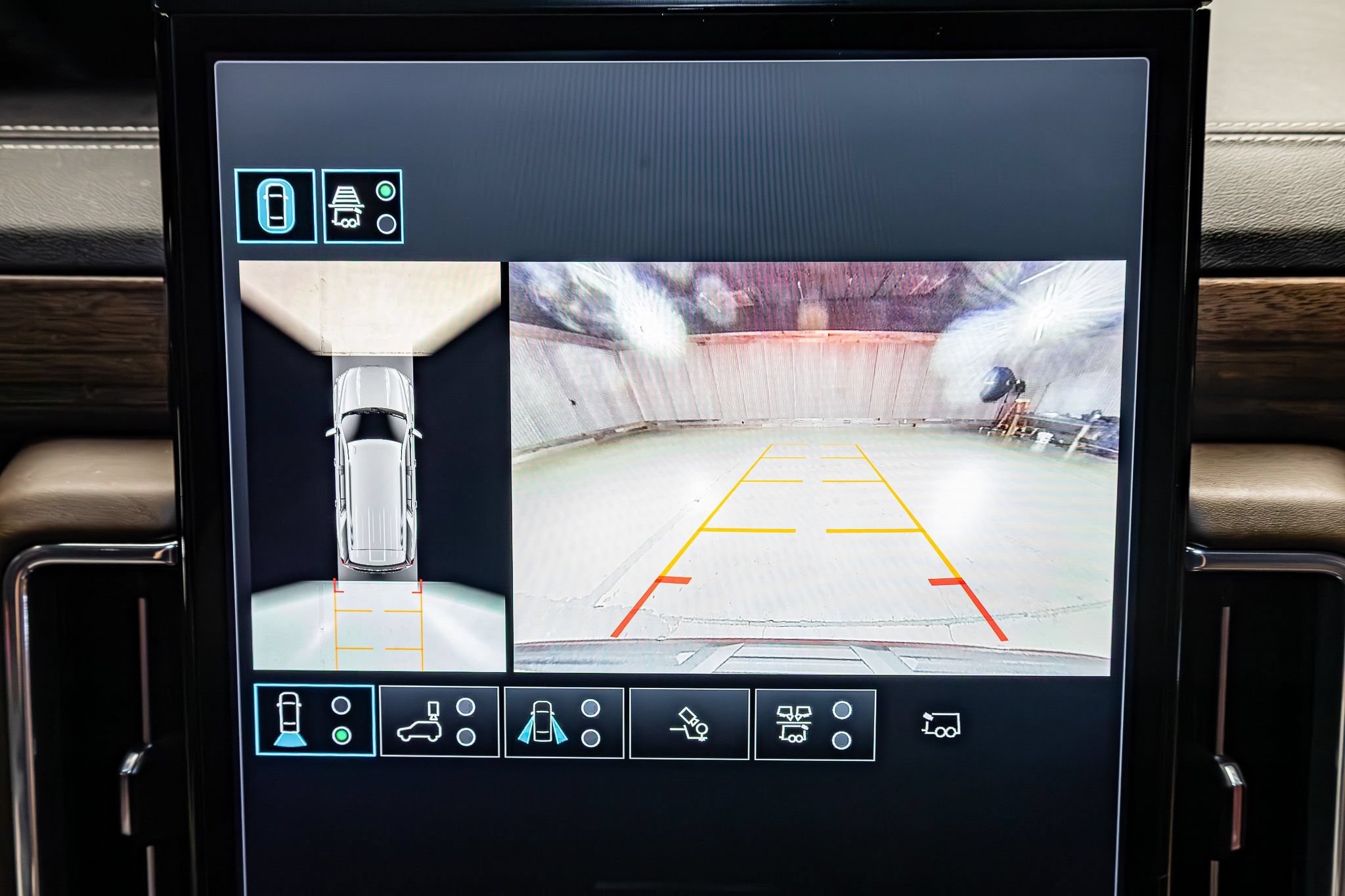 Used 2025 GMC Yukon Denali Ultimate AWD/4WD image 19