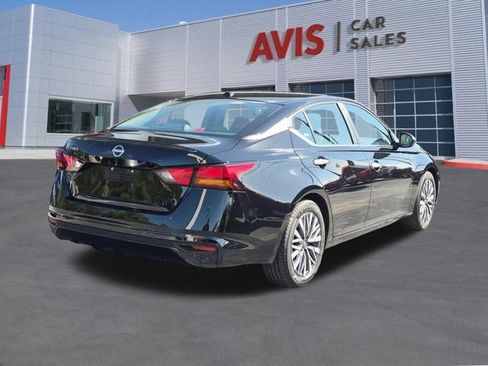 Used 2025 Nissan Altima 2.5 SV FWD image 6