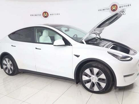 Used 2022 Tesla Model Y Long Range image 19