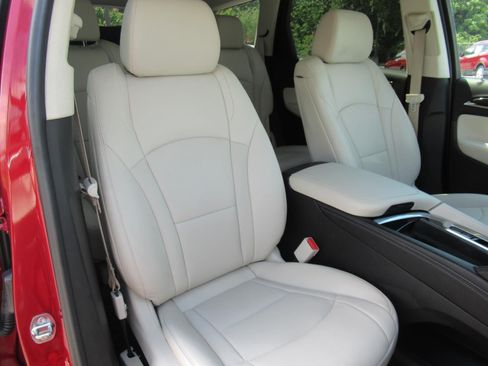 Used 2022 Buick Enclave Premium w/ Trailering Package, 5000 lbs. FWD image 9