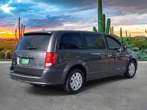 Used 2020 Dodge Grand Caravan SE w/ UConnect Hands-Free Group FWD image 3