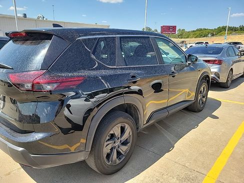 Used 2026 Nissan Rogue SV FWD image 3