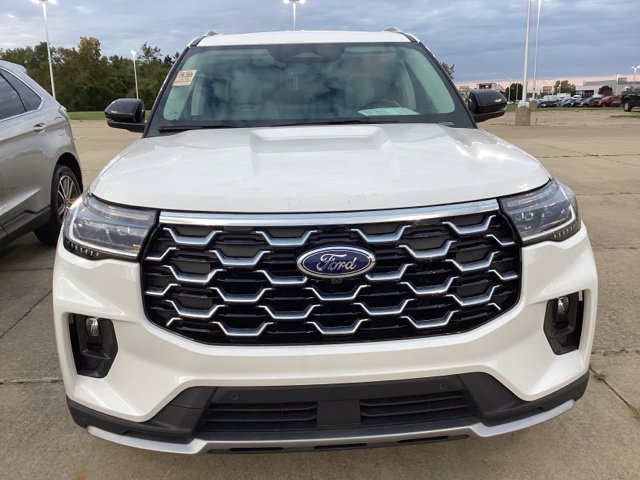 Used 2026 Ford Explorer Platinum w/ LUX Leather Package AWD/4WD image 4