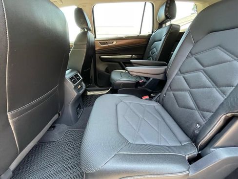 Used 2024 Volkswagen Atlas SE FWD image 4