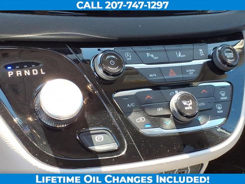 Used 2024 Chrysler Pacifica Touring-L FWD image 18