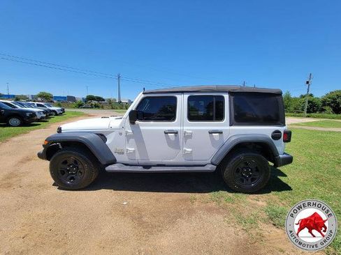 Used 2018 Jeep Wrangler Unlimited Sport AWD/4WD image 3