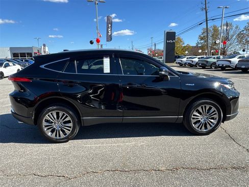 Used 2021 Toyota Venza XLE w/ Softex Package image 2