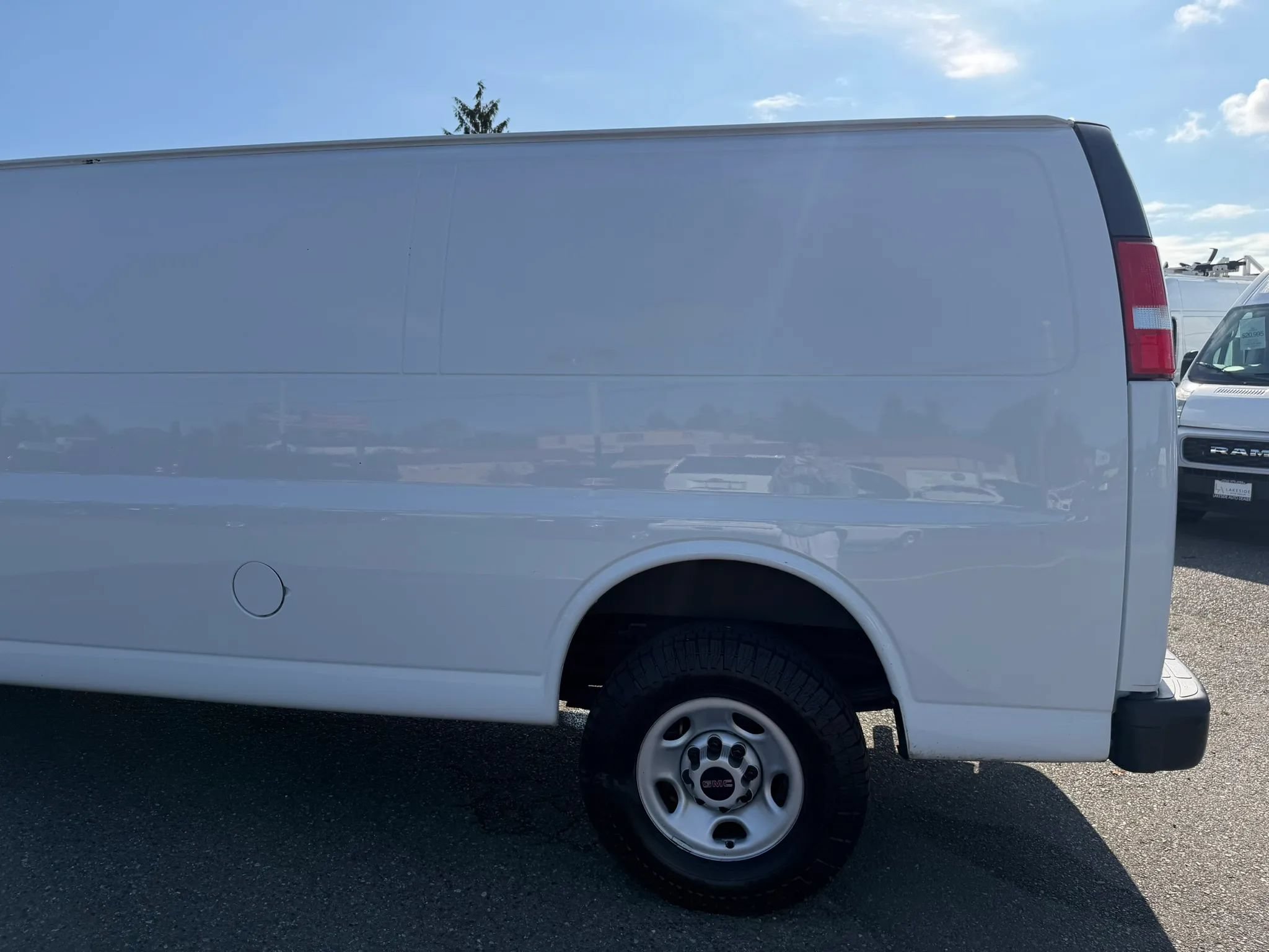 Used 2023 GMC Savana 2500 Extended w/ Driver Convenience Package RWD image 9