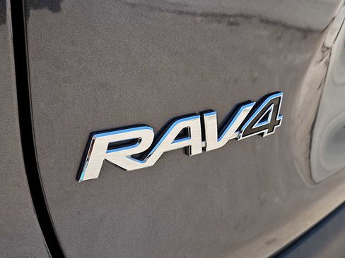 Used 2021 Toyota RAV4 LE w/ Carpet Mat Package (TMS) FWD image 12