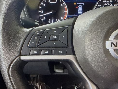 Used 2022 Nissan Altima 2.5 SV FWD image 14