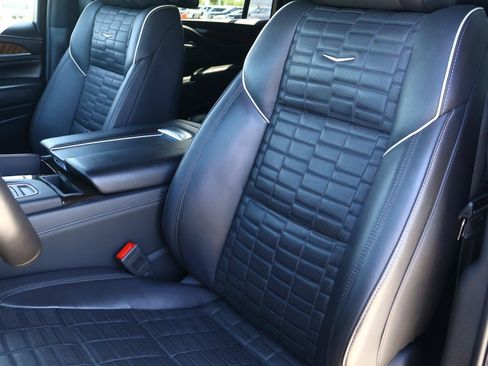 Used 2024 Cadillac Escalade ESV Premium Luxury Platinum AWD/4WD image 20