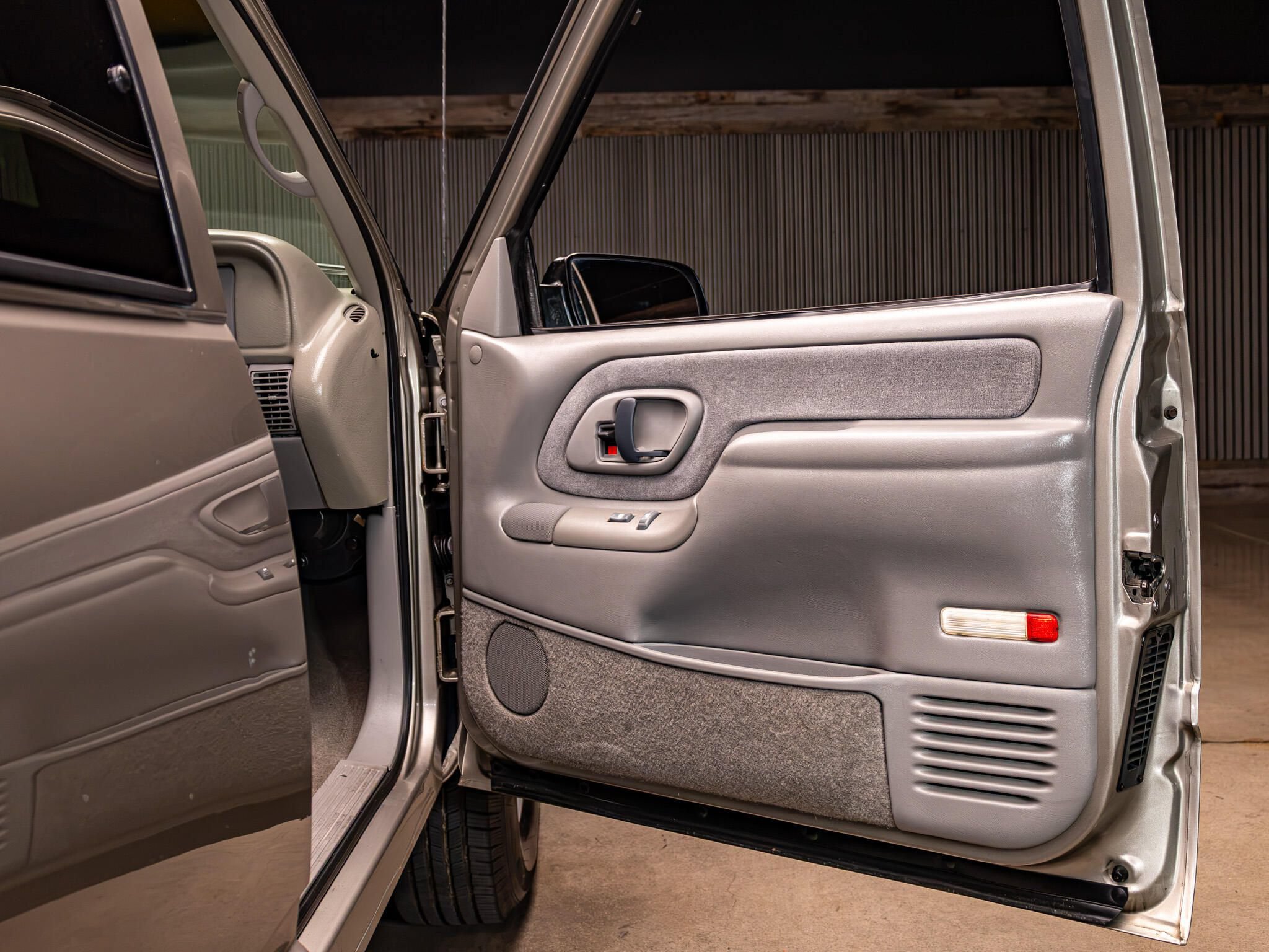 Used 1998 Chevrolet Silverado 2500 2WD Extended Cab w/ Preferred Equipment Group 2 image 25