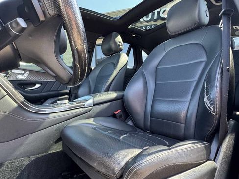 Used 2019 Mercedes-Benz GLC 300 4MATIC w/ AMG Line image 23