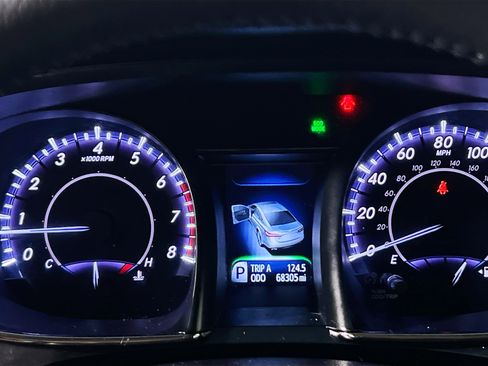 Used 2018 Toyota Avalon XLE Premium image 23