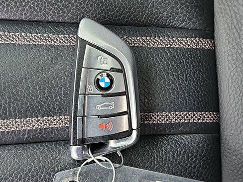 Used 2019 BMW 530e w/ Premium Package image 37