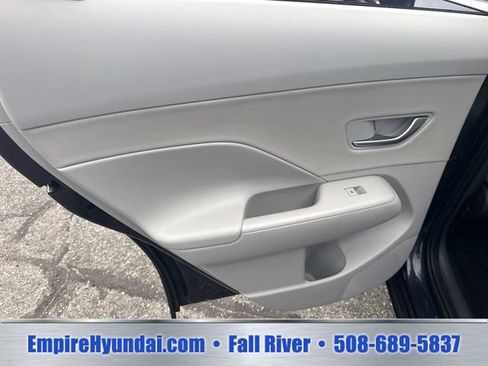 Used 2024 Hyundai Kona Limited AWD/4WD image 16