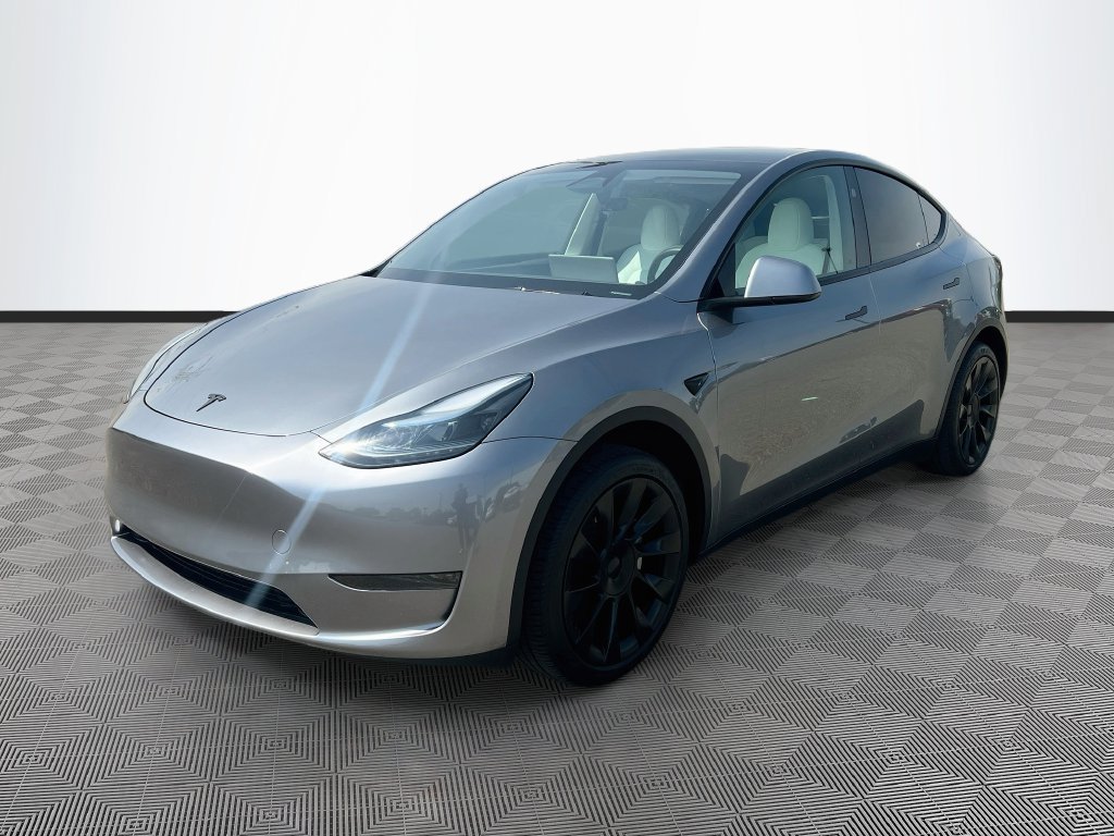 Used 2025 Tesla Model Y Long Range RWD image 3