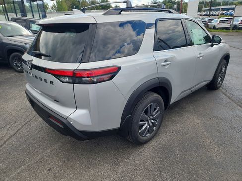 New 2025 Nissan Pathfinder SV w/ Black Appearance Package image 8