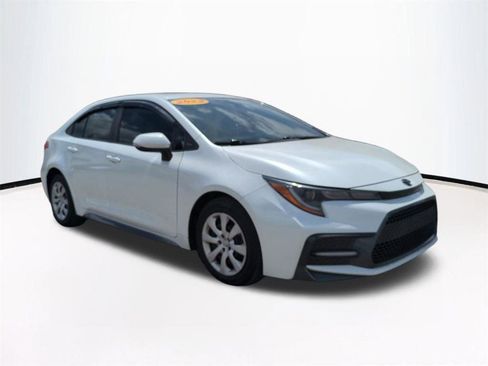 Used 2022 Toyota Corolla SE FWD image 2