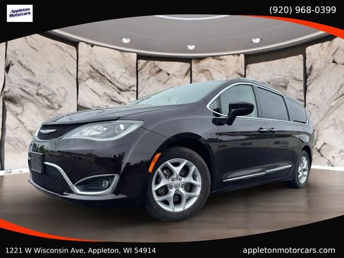 Used 2018 Chrysler Pacifica Touring-L Plus FWD image 1