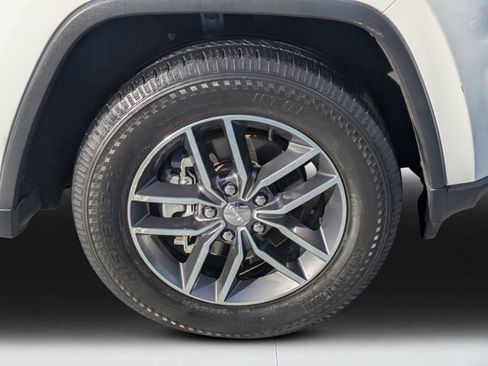 Used 2018 Jeep Grand Cherokee Limited image 9