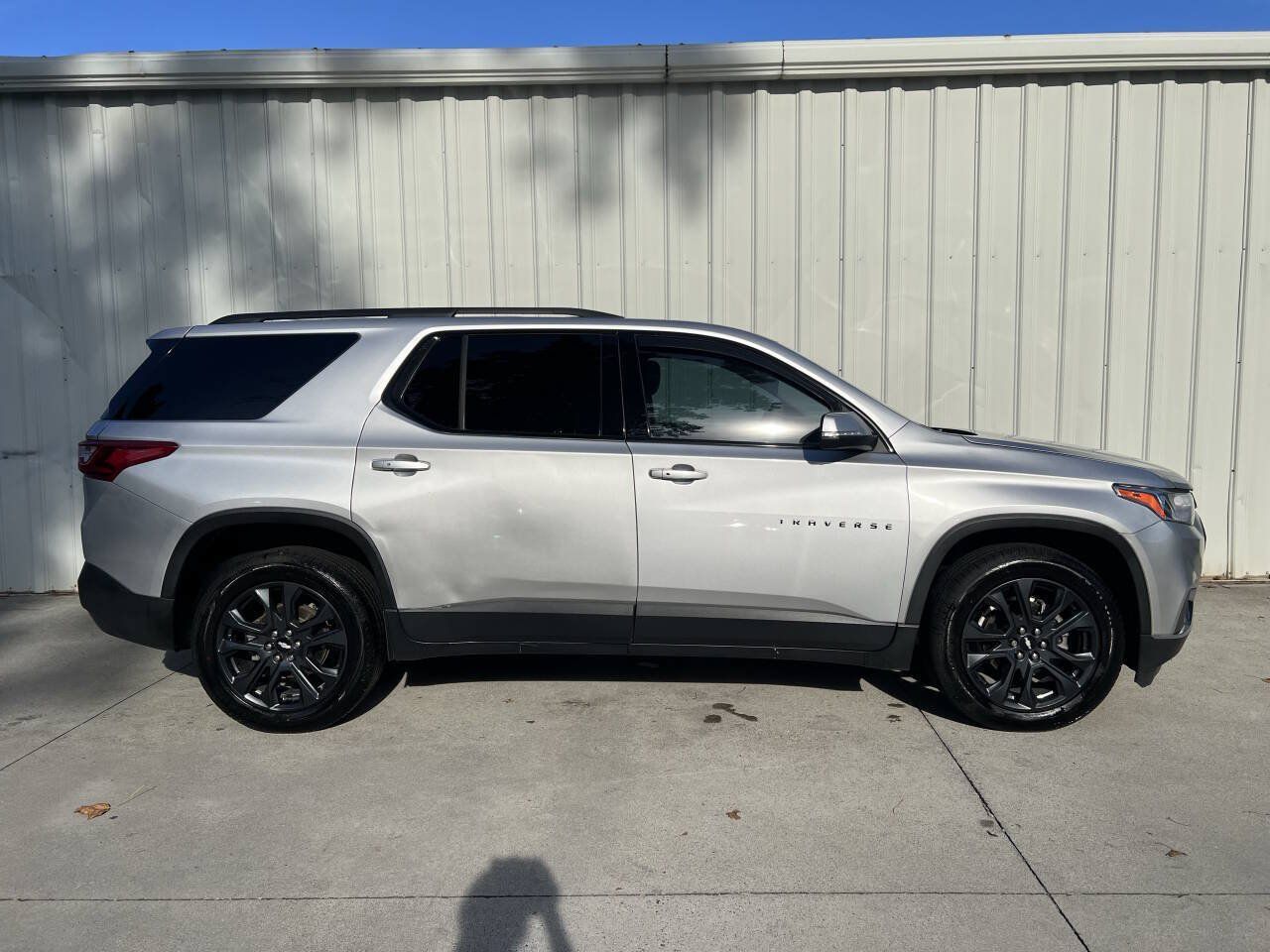 Used 2021 Chevrolet Traverse RS FWD image 2