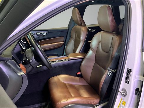 Used 2023 Volvo XC60 B5 Plus w/ Climate Package AWD/4WD image 21