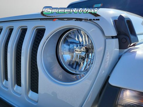 Used 2023 Jeep Wrangler Unlimited Sahara w/ Cold Weather Group AWD/4WD image 5