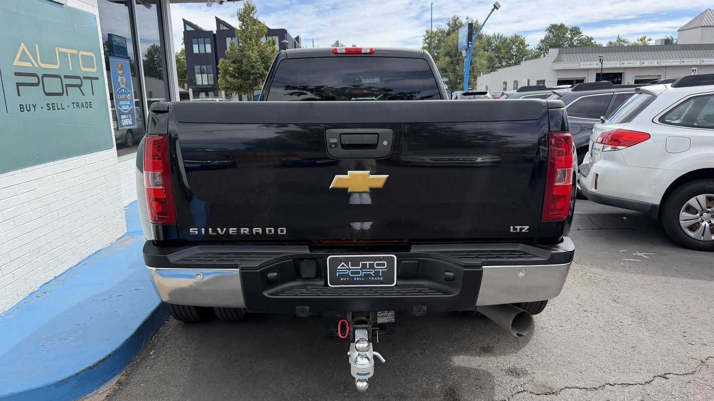 Used 2014 Chevrolet Silverado 3500 LTZ w/ LTZ Plus Package AWD/4WD image 3