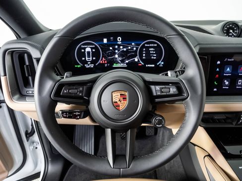 Certified 2026 Porsche Cayenne E-Hybrid Coupe AWD/4WD image 9