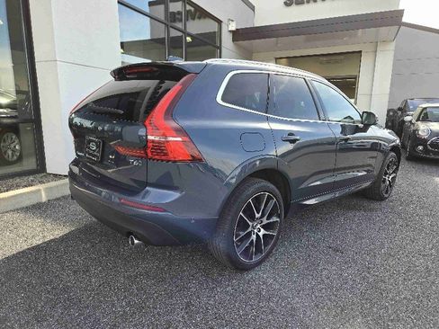 Used 2018 Volvo XC60 T6 Momentum w/ Convenience Package image 3