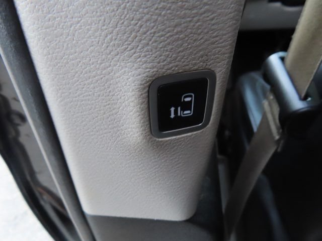 Used 2021 Chrysler Pacifica Touring-L FWD image 13