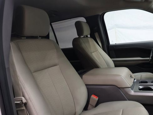 Used 2019 Ford Expedition XLT image 11