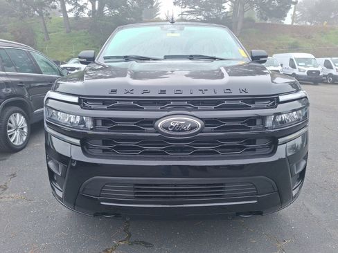 Used 2024 Ford Expedition Limited image 2