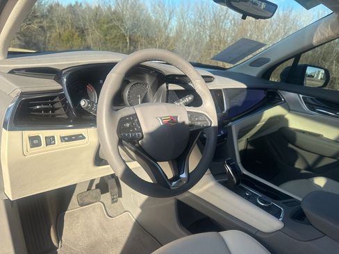 Certified 2025 Cadillac XT6 Premium Luxury w/ Technology Package image 17