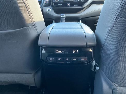 Used 2023 Toyota Highlander LE image 27