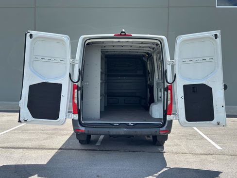 Used 2022 Mercedes-Benz Sprinter 1500 image 5