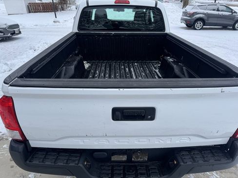 Used 2016 Toyota Tacoma SR image 9