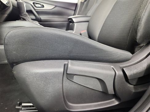 Used 2022 Nissan Rogue Sport S image 11